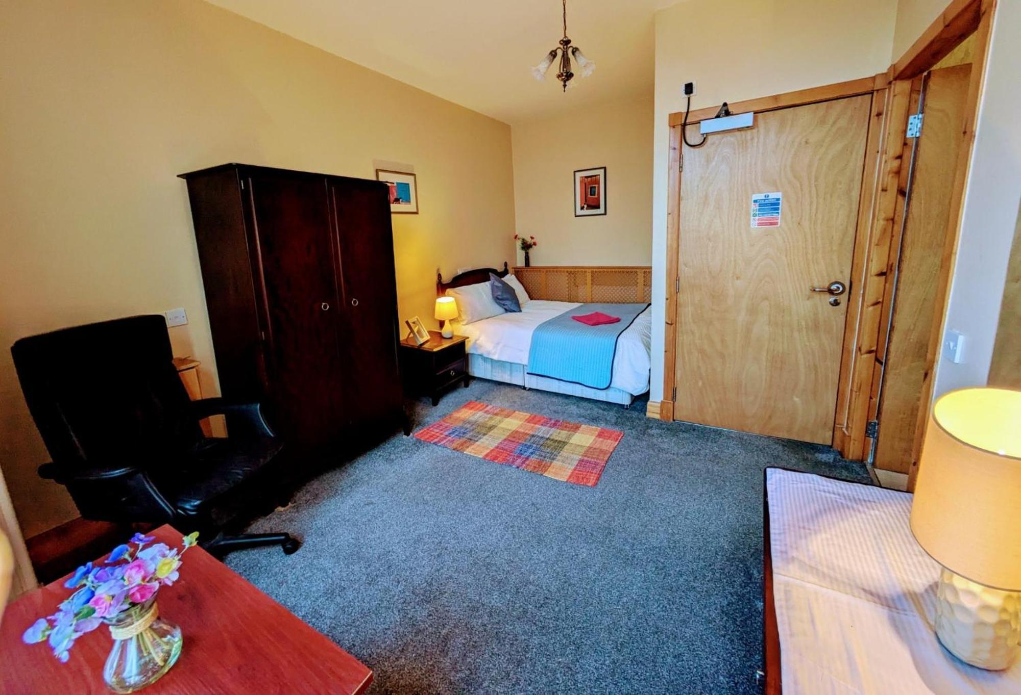 Hollybank - Ensuite Room & Use Of Large Shared Kitchen Dumfries Kültér fotó